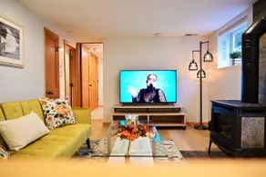 5 min to UW and U-Village | Cozy Design - Image 3