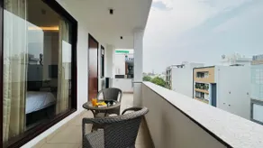 BluO 3BHK Golf Course Road - Balcony, Lift, Terrace - Image 4