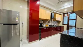 BluO 3BHK Golf Course Road - Balcony, Lift, Terrace - Image 3
