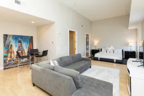 Walkable Downtown Penthouse Studio w/ City Views - Image 4