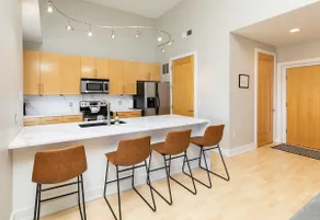 Walkable Downtown Penthouse Studio w/ City Views - Image 3