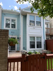 Beautiful TH w/ Front Patio - Image 2