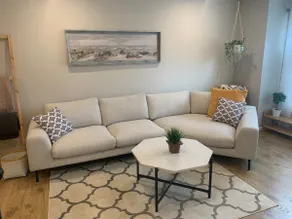 Beautiful TH w/ Front Patio - Image 4