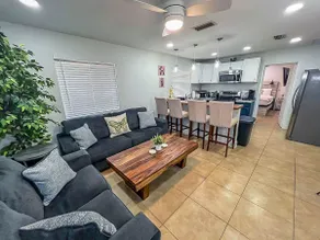 Closest Home to Airport + Downtown - The Vibe PHX - Image 4