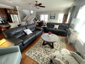 Bright & Cheery 4 Bedroom Home with Ocean Views - Image 2