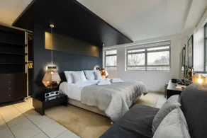 Luxe 3b/3b duplex w/ terrace, BBQ & parking. Near Kings Cross & central London. - Image 2