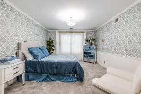 Large historical home with hot tub - Image 2