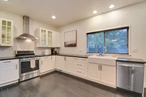 The Charming Home with a Pool - Image 3