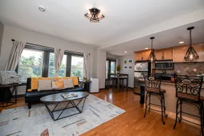 The Nelson & Plaza Condo w/ free parking! - Image 4