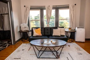 The Nelson & Plaza Condo w/ free parking! - Image 3