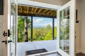 Riverfront Oasis with Mountain Views, close to town  - Image 4