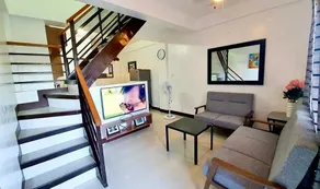 Kaitleen Home Stay Door 2 - Image 2