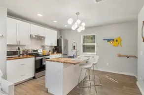 Uncontainable Style-Sleeps 7 - Image 4