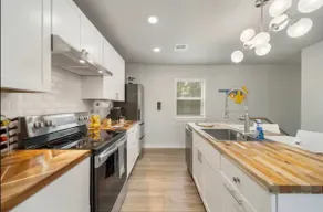 Uncontainable Style-Sleeps 7 - Image 3