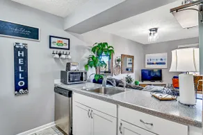 Point Royale KING SUITE on Taneycomo-golf/pool - Image 2