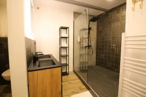 (B7) Romantic Loft with Spa – Heart of Angoulême - Image 4
