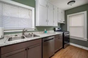 Convenient comfortable -2BR, 1B Bettendorf Home - Image 5
