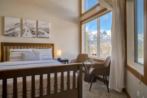 Incredible Mountain View Townhouse Sleep 6 PPL in DT Canmore w/ AC & UG Parking - Image 5