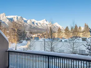 Incredible Mountain View Townhouse Sleep 6 PPL in DT Canmore w/ AC & UG Parking - Image 2