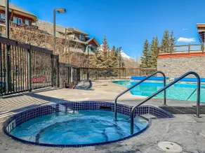 Charming 3BR w/ Pool and Hot tub in Canmore - Image 3
