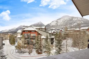 Charming 3BR w/ Pool and Hot tub in Canmore - Image 2