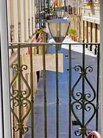 Large 300 sq. meter manor house in the historic center - Image 5