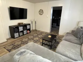 Lovely South Side spacious 1 Bedroom with parking - Image 3