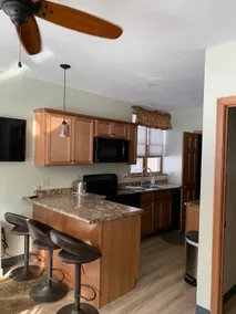 Cozy two bedroom guest house with free parking - Image 2