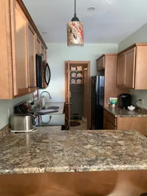 Cozy two bedroom guest house with free parking - Image 4