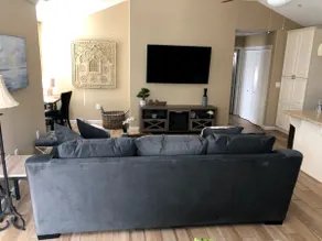 New Sunset Loft Guest House-Old Folsom-Kind Bed - Image 3
