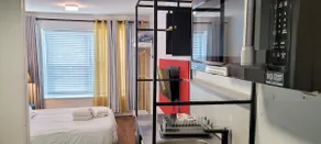 AKSUM- Location! Lovely Studio, Ensuite Shower, AC - Image 3
