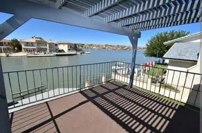 Serene lakefront property with 5 bedrooms, 3 baths - Image 3