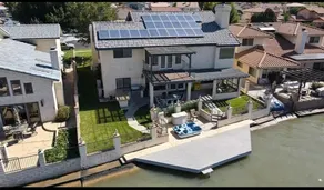 Serene lakefront property with 5 bedrooms, 3 baths - Image 4