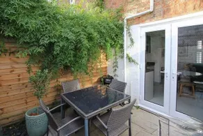 The Rum Cottage, Tivoli (Cosy - Free Parking!) - Image 5