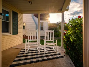 The ”Pawfect” Porch Getaway - Image 4