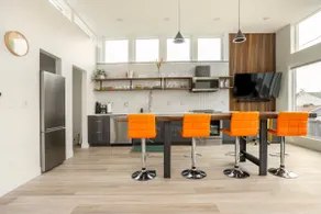 Spacious Modern 1-BR - Image 2