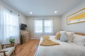 Airy Downtown 1BR w/ Parking - Image 2