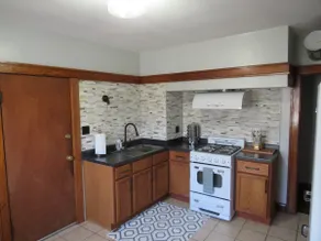 Historic apartment near stadium, zoo and downtown! - Image 5