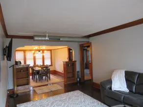 Historic apartment near stadium, zoo and downtown! - Image 2