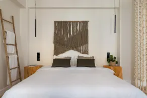 Designer's apartment in Arta - Image 4