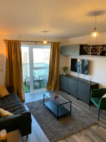 Lovely 1-bed serviced apartment with free parking - Image 2