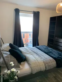 Lovely 1-bed serviced apartment with free parking - Image 4