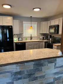 Rustic 2-bedroom home *pet friendly* - Image 5