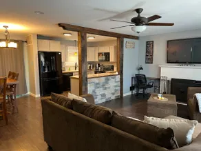 Rustic 2-bedroom home *pet friendly* - Image 2