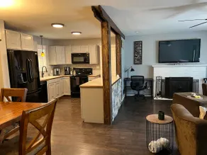 Rustic 2-bedroom home *pet friendly* - Image 3