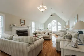 Amazing Beach House! 5 Bedroom across the Ocean! - Image 4