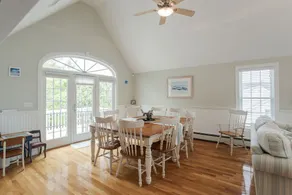 Amazing Beach House! 5 Bedroom across the Ocean! - Image 5