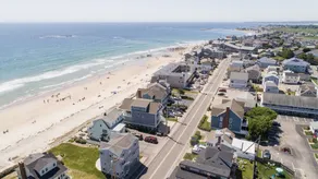 Amazing Beach House! 5 Bedroom across the Ocean! - Image 3