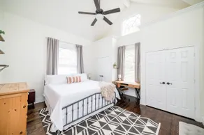 Historic Beauty in ❤️ of Downtown. Fam & Pet Friendly. 5 miles to Liberty. - Image 5