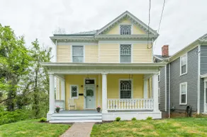 Historic Beauty in ❤️ of Downtown. Fam & Pet Friendly. 5 miles to Liberty. - Image 3